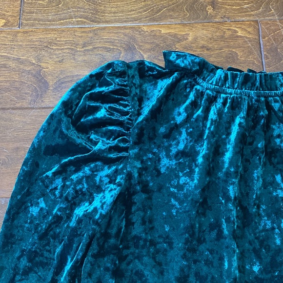 Hunter Green Velvet Puff Sleeve Ruffle Mock Neck Top Size Small NWOT - Picture 2 of 4